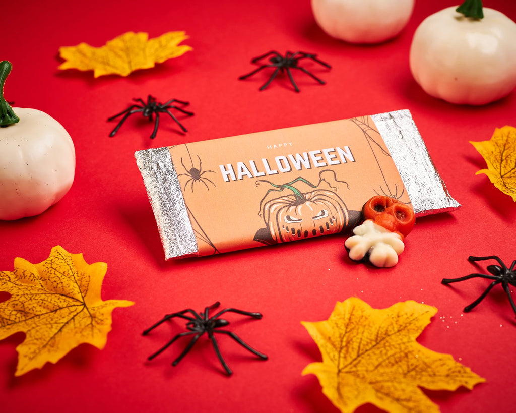 👻 Our gift boxes feature a spooktacular array of delightful treats and enchanting surprises. From wickedly good chocolates to pumpkin-spiced goodies, creepy-cute decorations